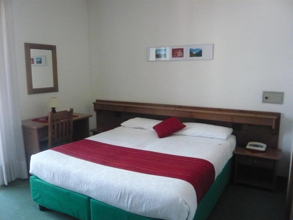Cadria Nature & Bike Hotel Lenzumo di Concei Pokój zdjęcie